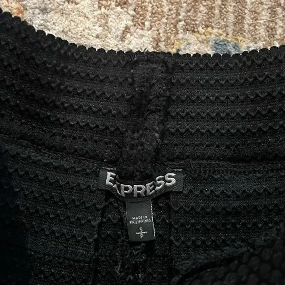 Express Black Pleated Skirt - Picture 2 of 3